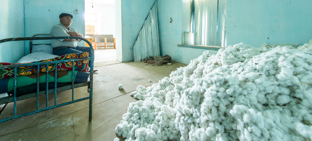 In Kirgistan wird die Bio Baumwolle im eigenen Haus bewacht