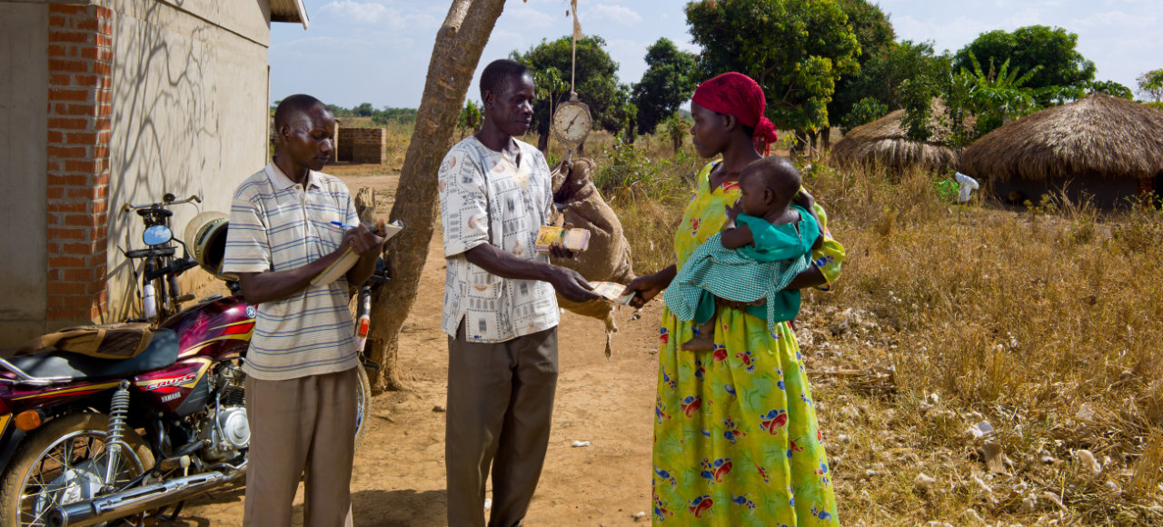 Faire Entlohnung für Ugandische Bio Bauern anhand Cotonea Fair Trade Prämie